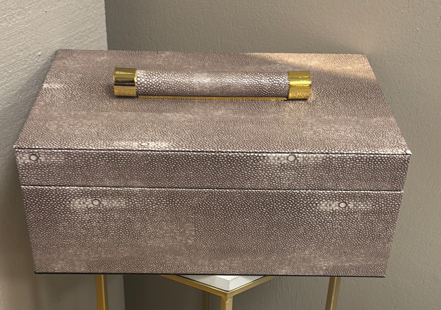 TEXTURED BOX BROWN WITH GOLD HANDLE LARGE