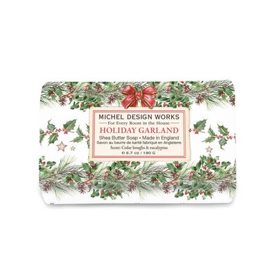 HOLIDAY GARLAND MEDIUM BATH SOAP