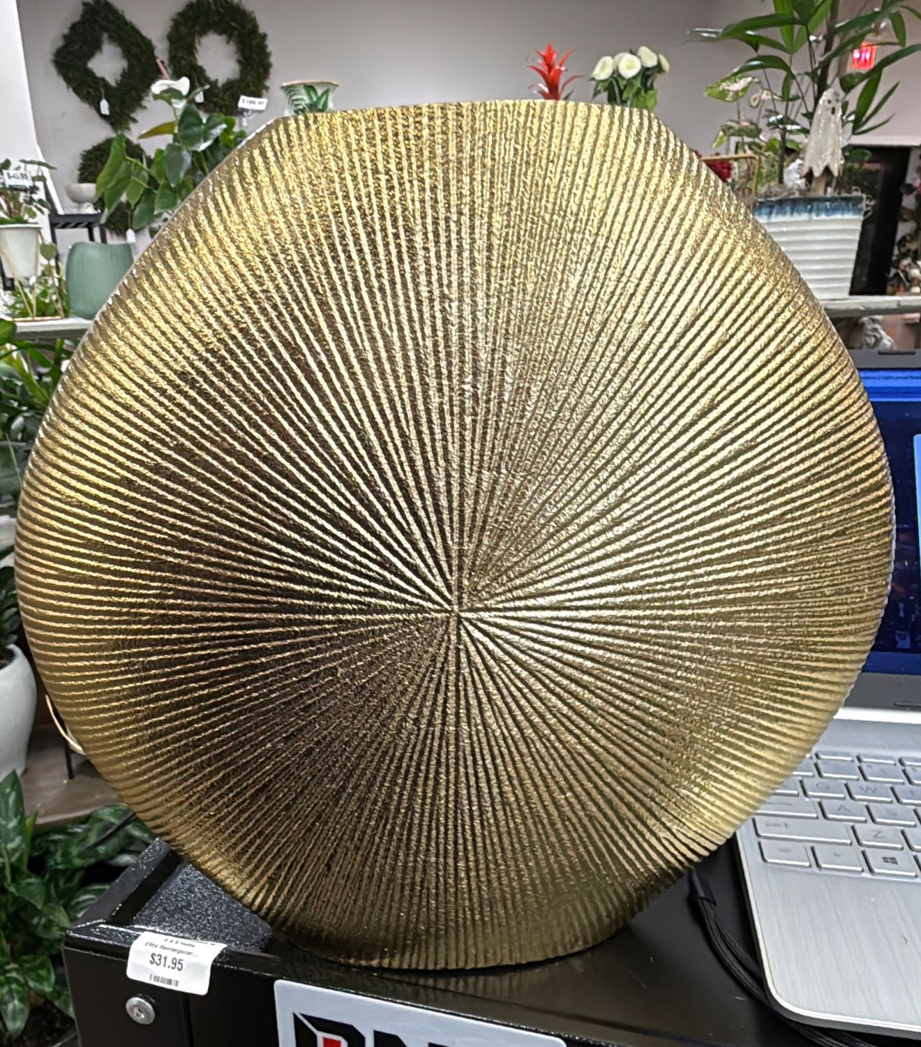 SMALL GOLD TEXTURED VASE ROUND