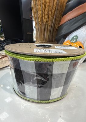 FAUX DUPION WHITE/BLACK CHECKERED WITH GREEN RIBBON