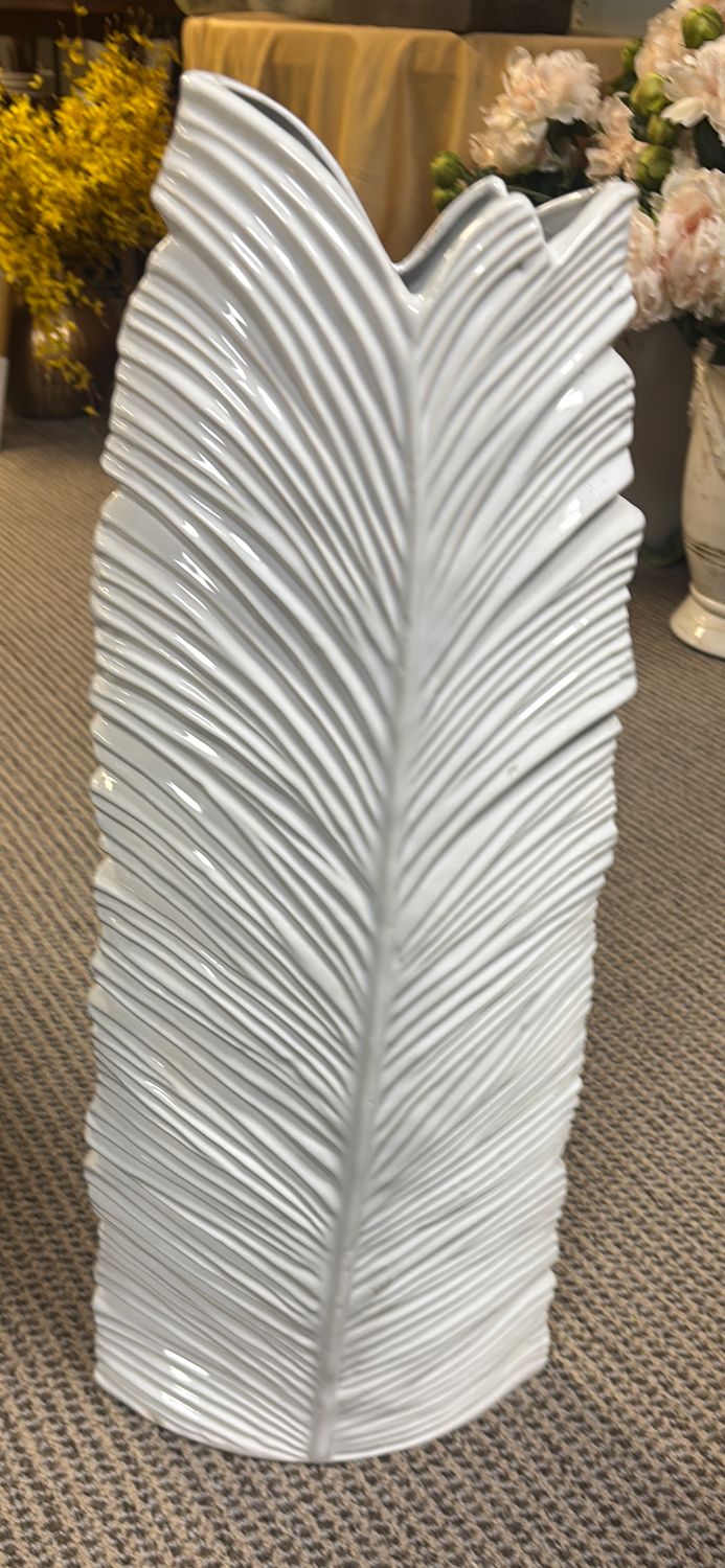 LARGE WHITE FEATHERED VASE