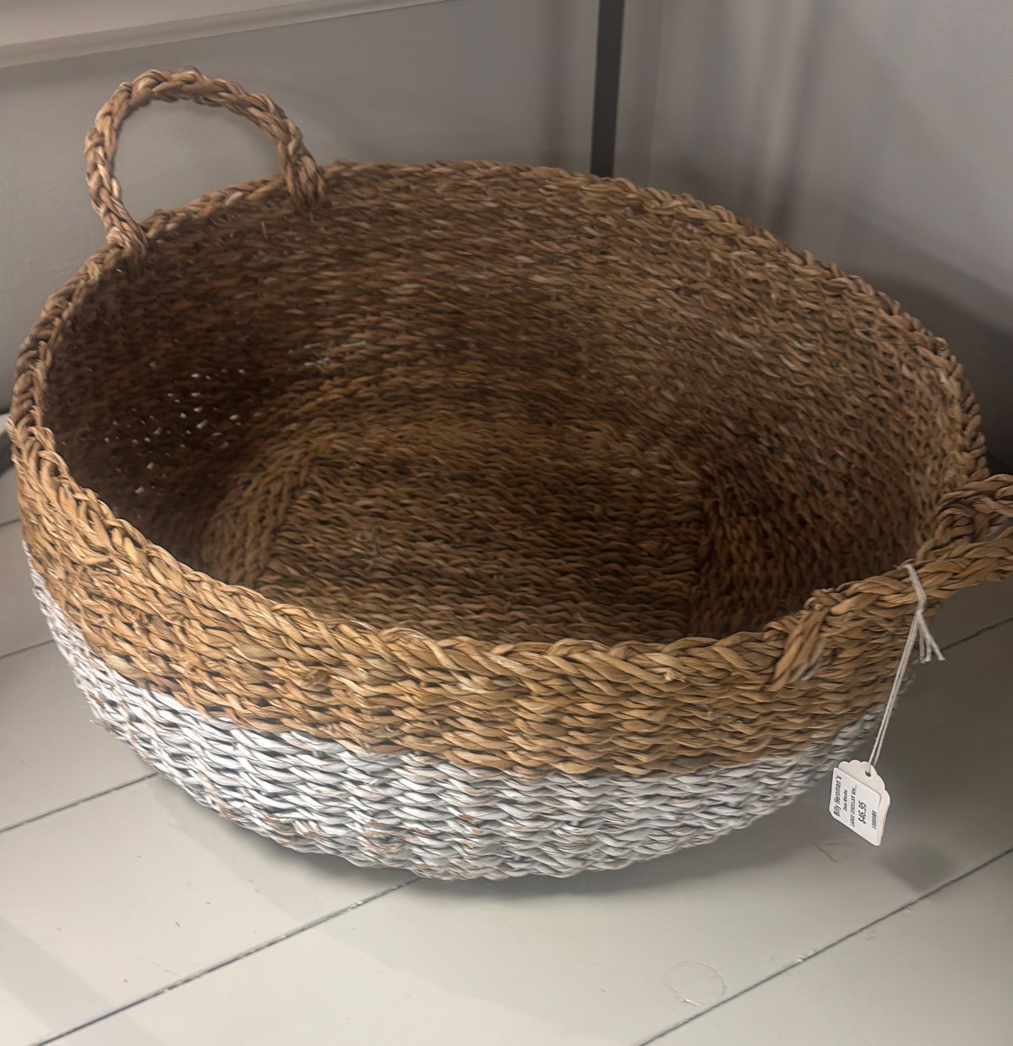 LARGE CIRCULAR WHITE AND TAN BASKET