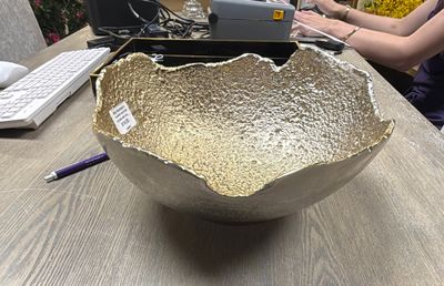 TEXTURED WAVY GOLD BOWL