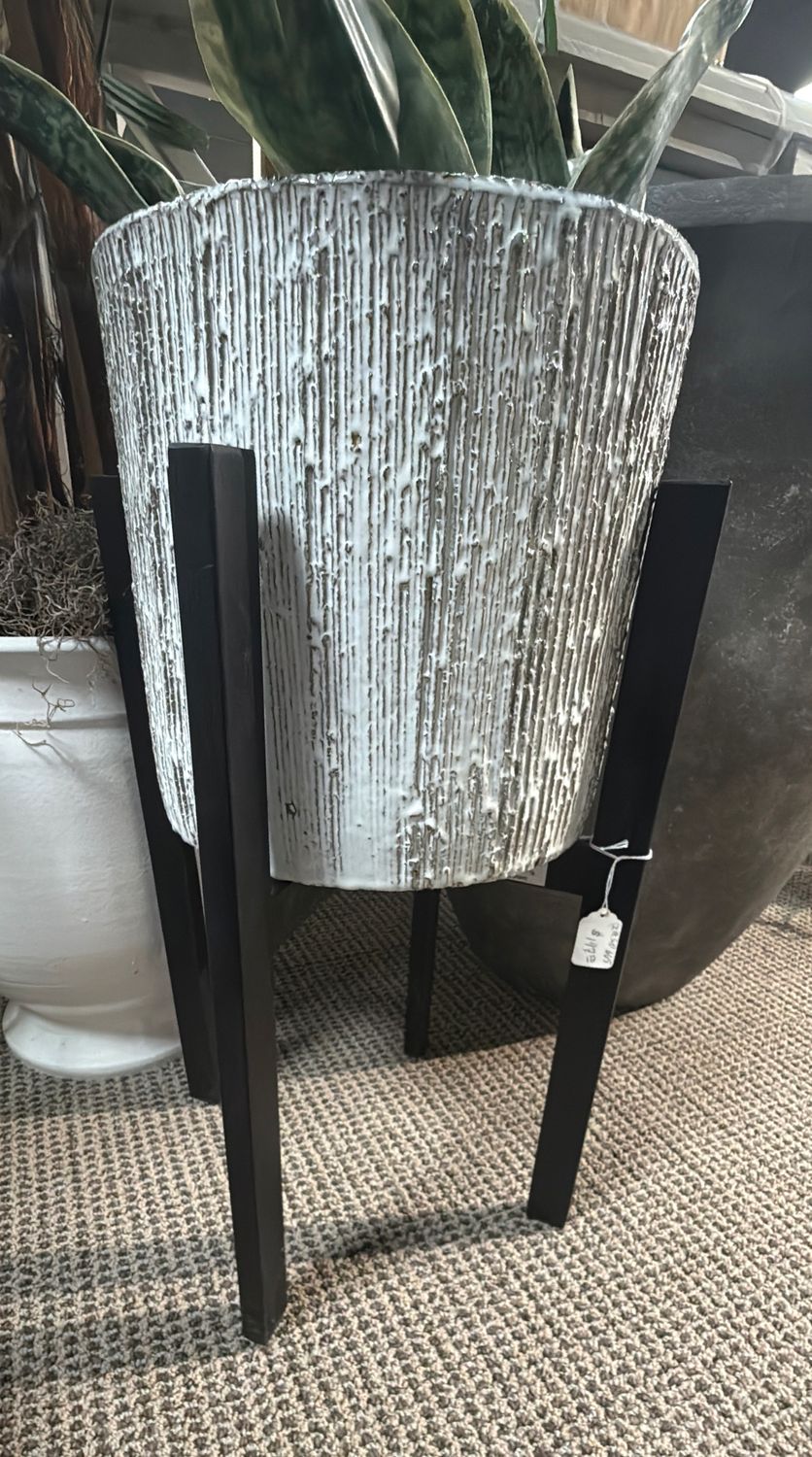 GRAY TEXTURED POT ON BLACK PLATFORM