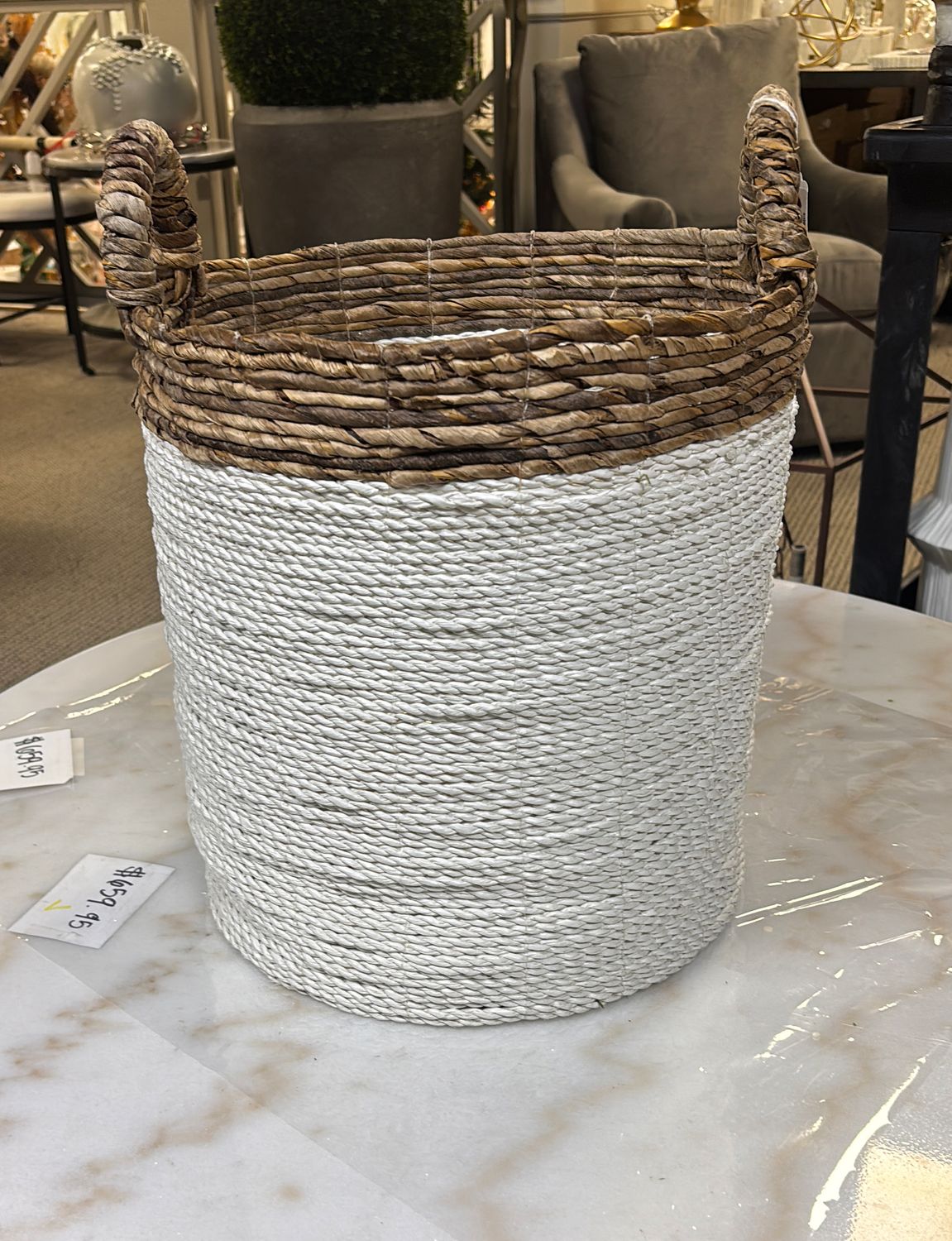 WHITE AND TAN SEAGRASS BASKET - MEDIUM