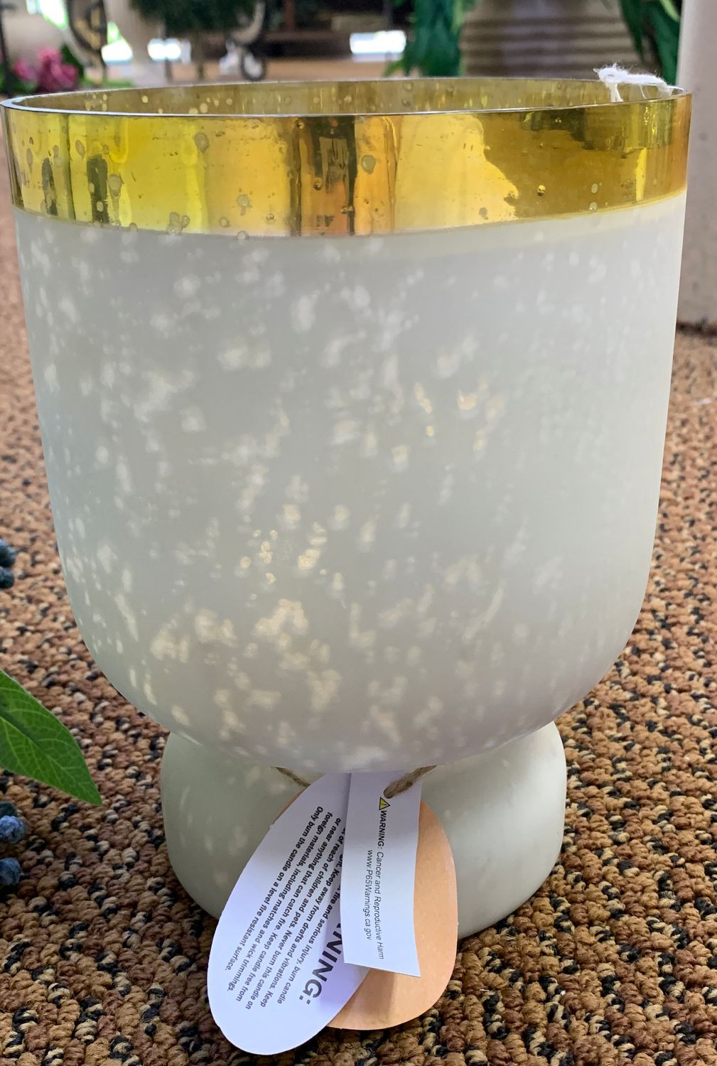 White vase w/ thick gold rim