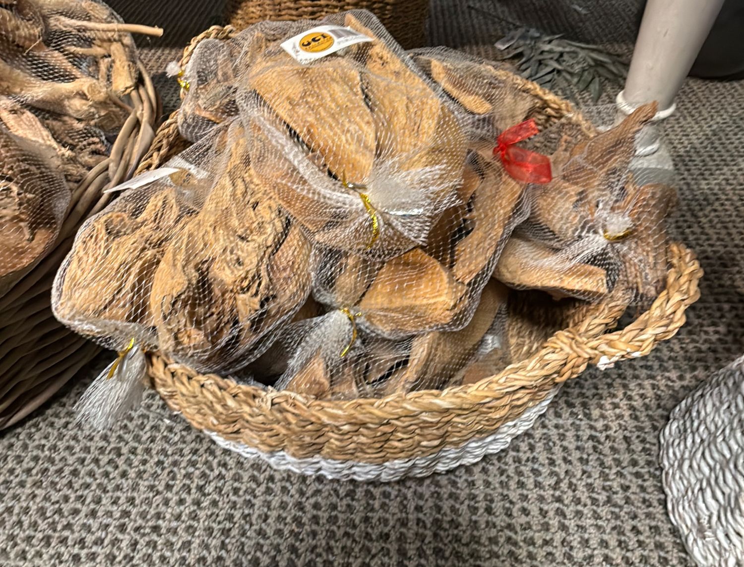 SEAGRASS SHALLOW BASKET WITH HANDLES - NATURAL AND WHITE