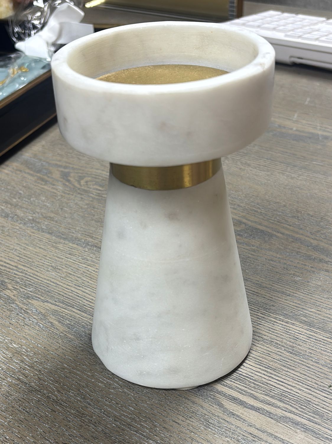 MARBLE AND GOLD CANDLE HOLDER - SHORT