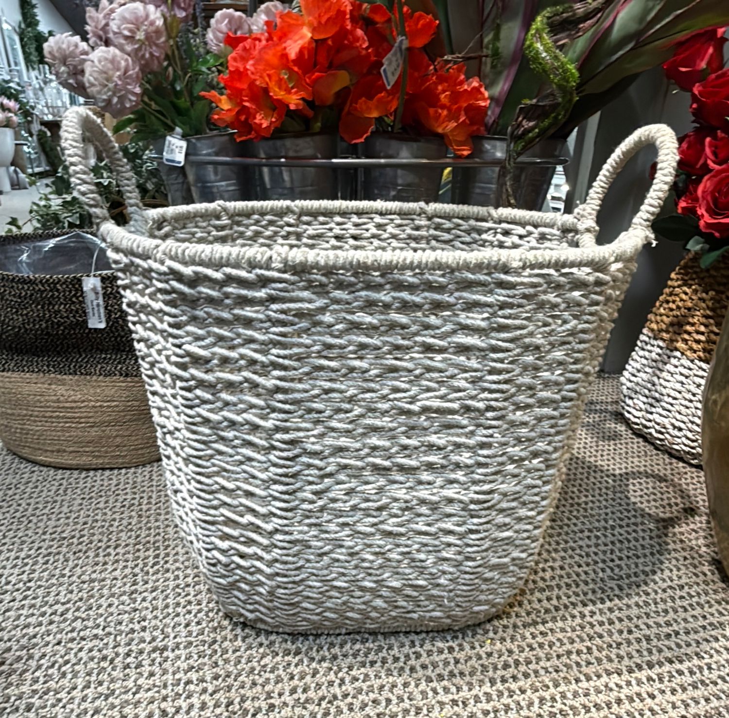 STRUCTURED WHITE BASKET WITH HANDLES
