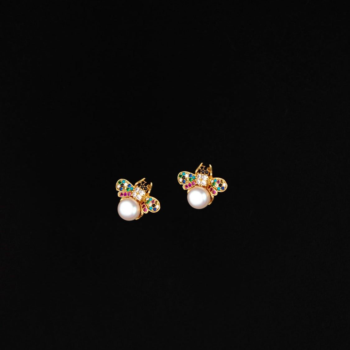 SSTEWARD &amp; JAMES - BEE PEARL STUDS