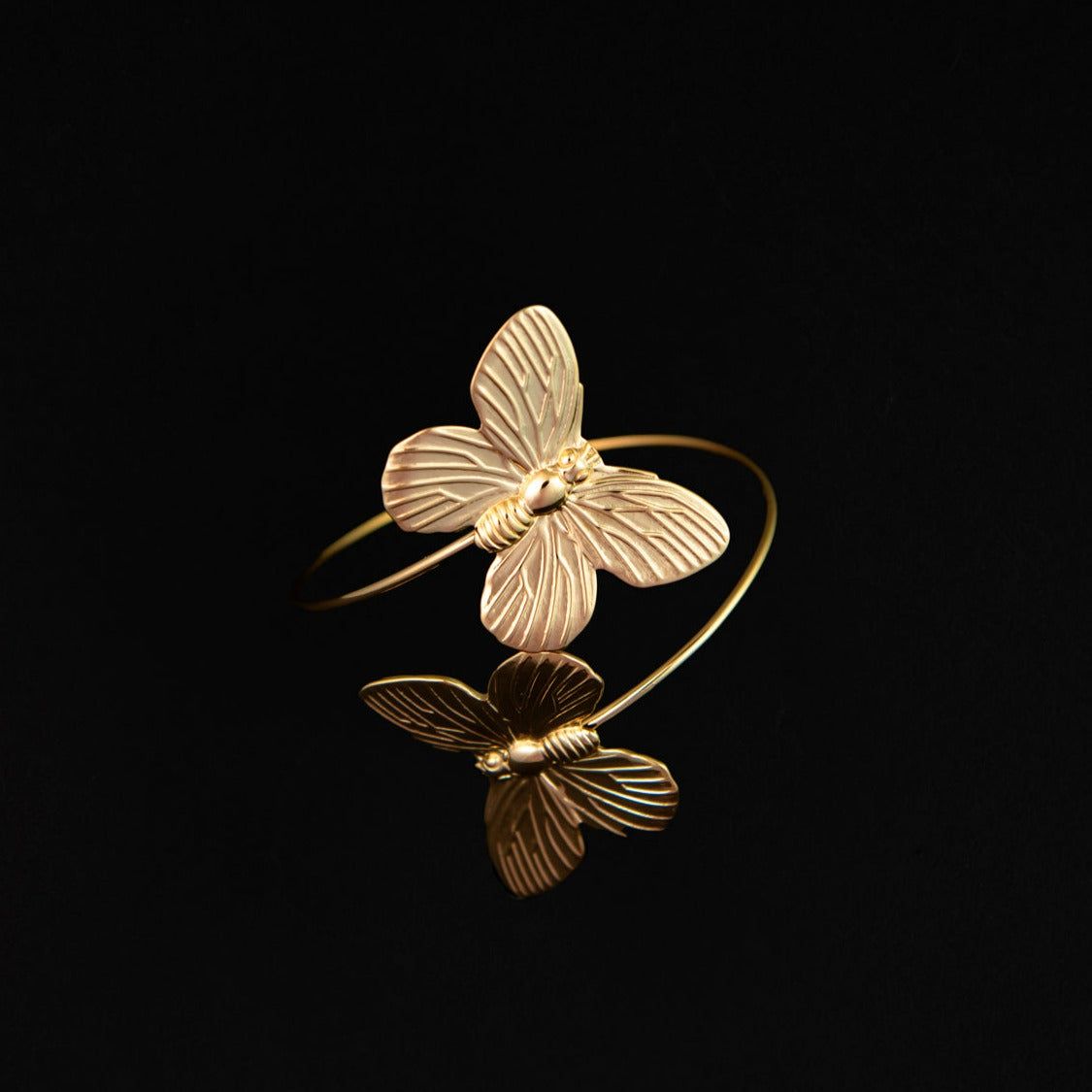 STEWARD &amp; JAMES - FLUTTER CUFF