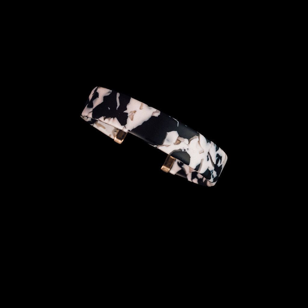 STEWARD &amp; JAMES - AZALEA ACETATE CUFF - BLACK/WHITE