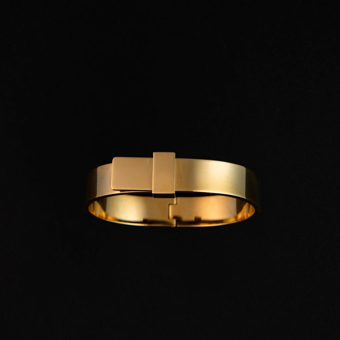 STEWARD&amp;JAMES - HOLLY BUCKLE BANGLE