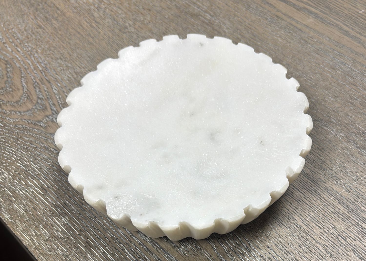 MINI ROUND SCALLOPED MARBLE TRAY