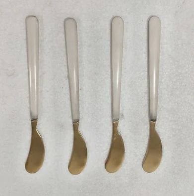 S/4 GOLD AND WHITE SPREADERS
