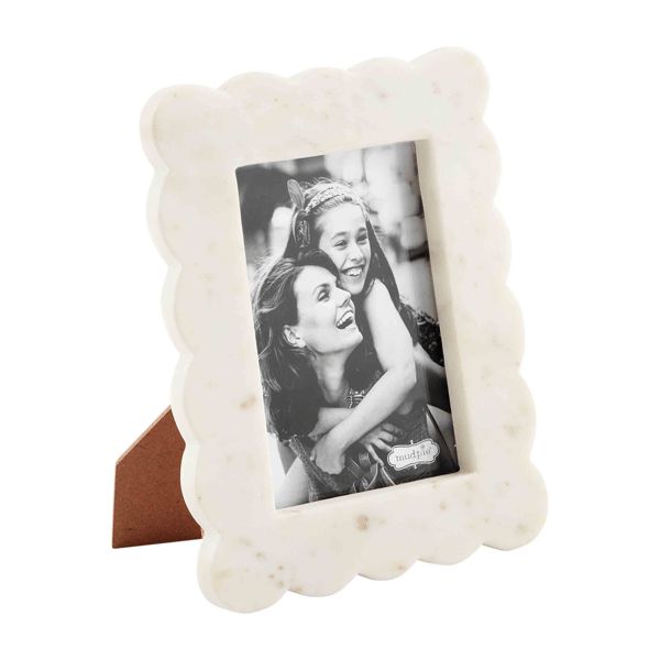 SCALLOPED WHITE FRAME