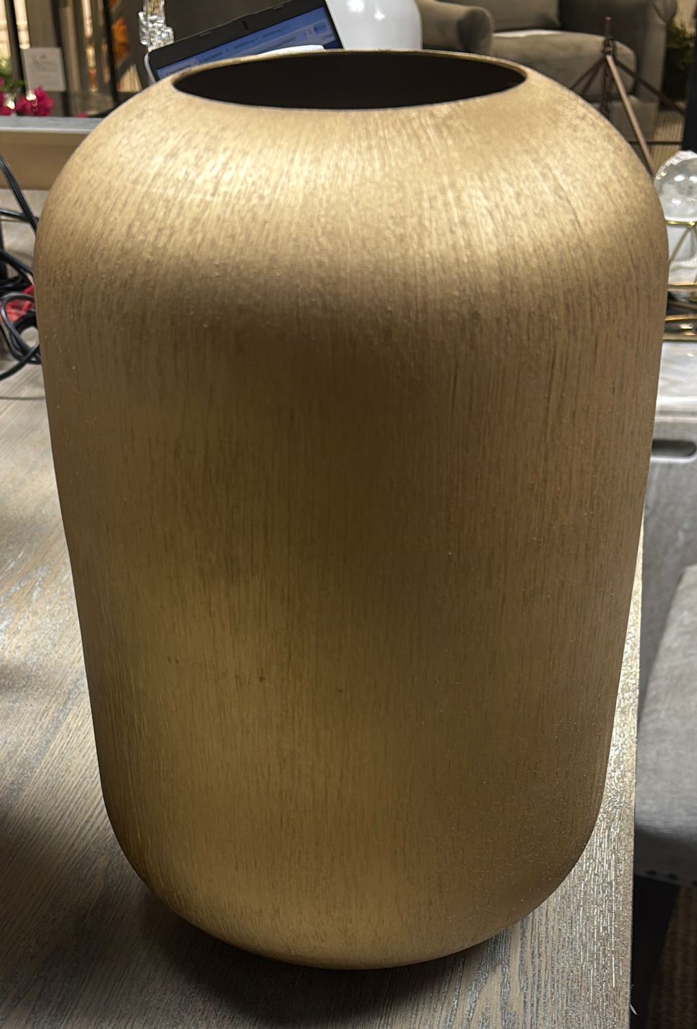 METAL GOLD CYLINDER VASE