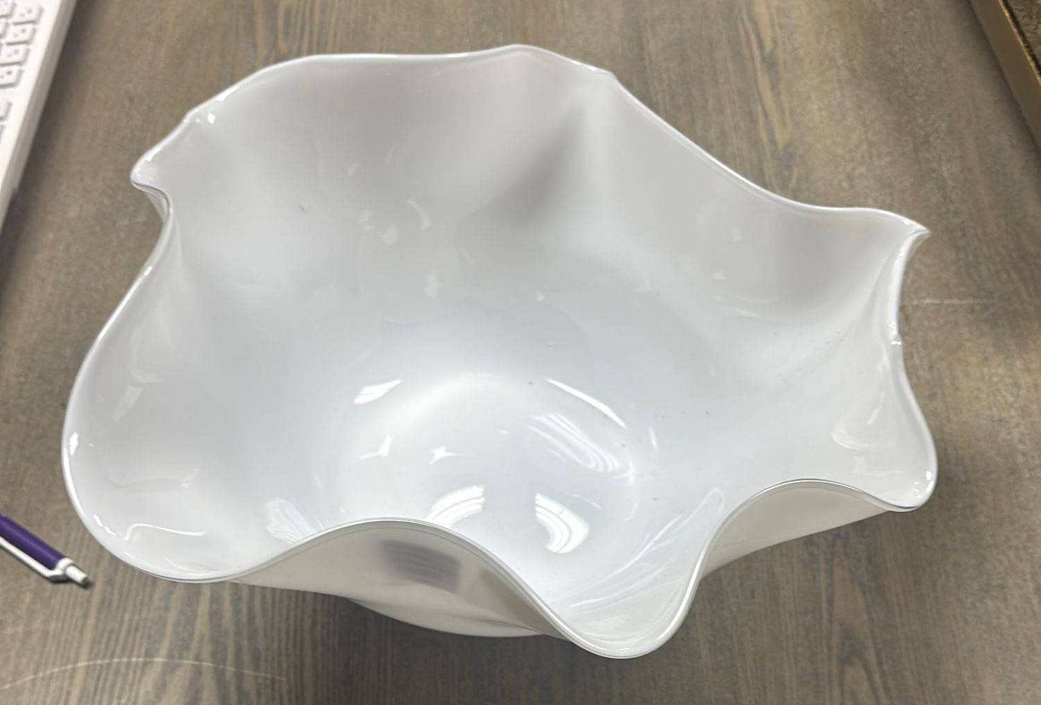 RUFFLED GLASS CENTERPIECE BOWL - WHITE