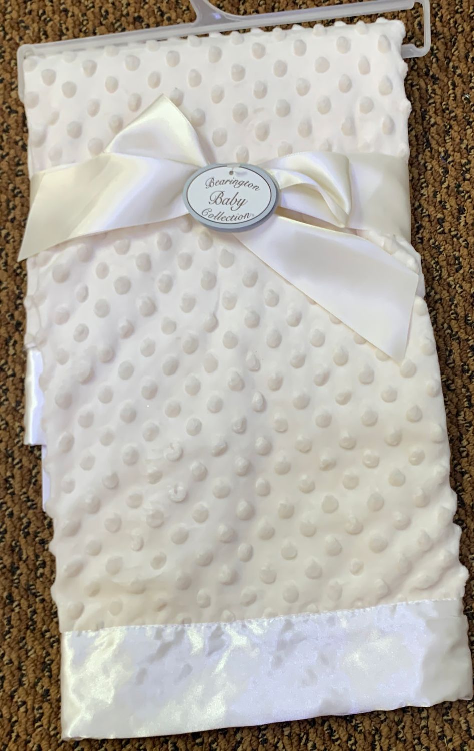 Puffed dot baby blanket