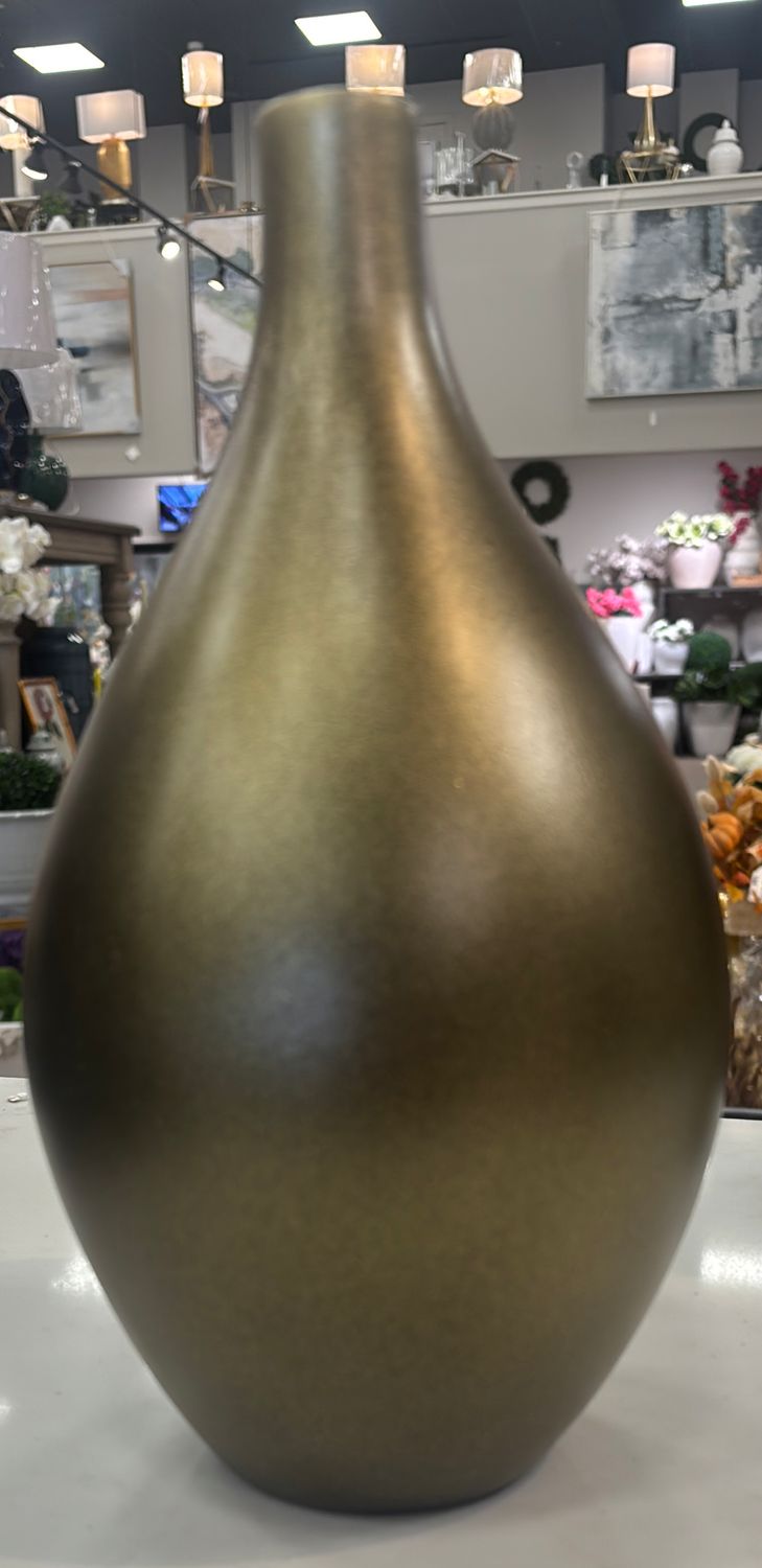 MEDIUM GOLD VASE