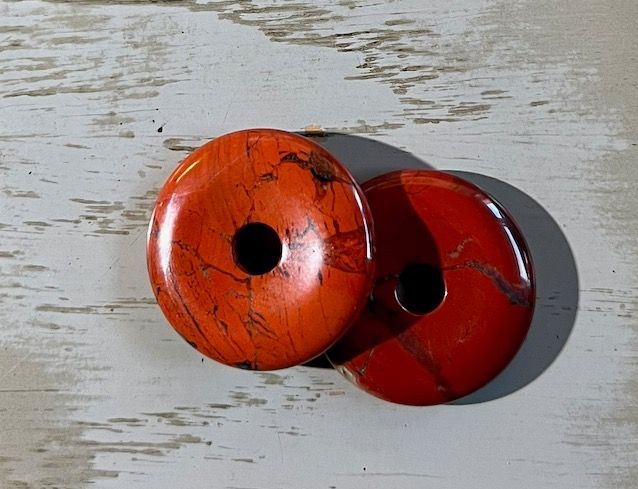 Donut en Jaspe Rouge 3cm, cordon de cuir coloré au choix Donut en Jaspe Rouge 3cm, cordon de cuir coloré au choix