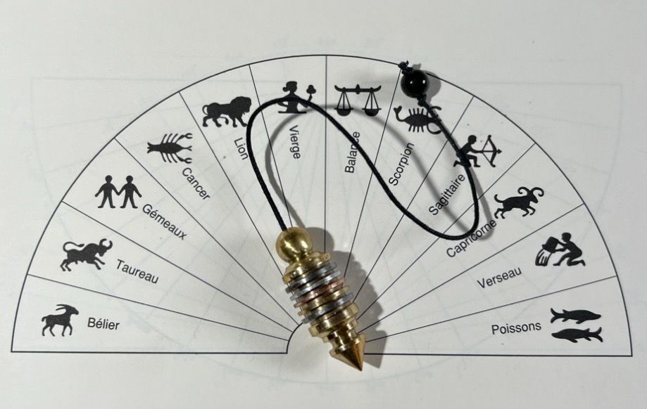 Pendule avec sept types de métal