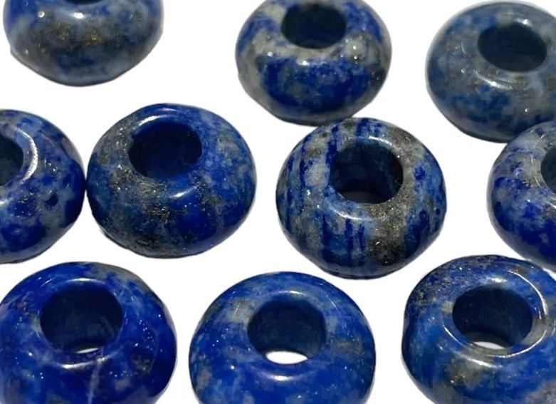 Donut en lapis Lazuli, cordon cuir marron Donut en lapis Lazuli, cordon cuir marron