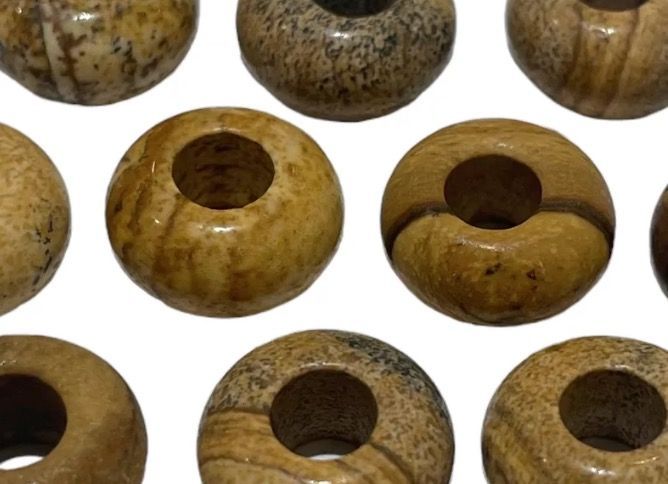 Donut en Jaspe paysage, cordon cuir marron Donut en Jaspe paysage, cordon cuir marron