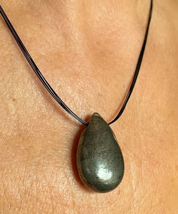 Pendentif Pyrite forme goutte-trou latéral Pendentif Pyrite forme goutte-trou latéral