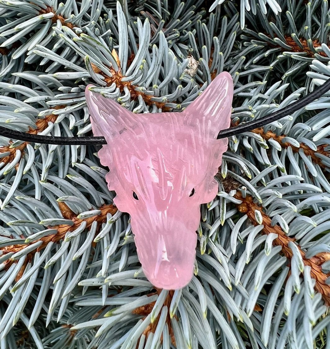 Pendentif Tête de Loup Quartz Rose (Cordon de cuir noir)