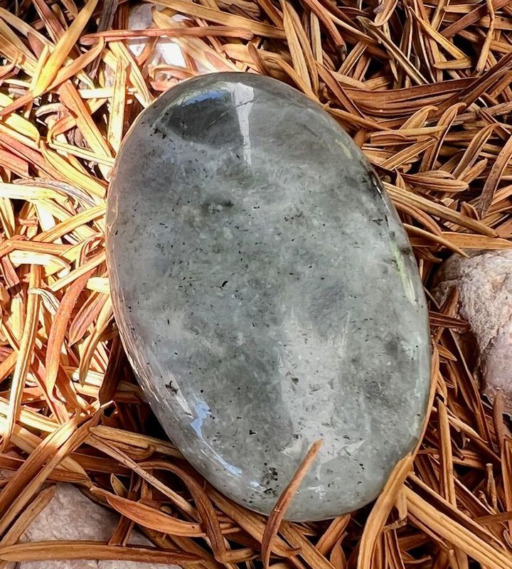 Galet Roulé XL Labradorite ‘B’ Galet Roulé XL Labradorite ‘B’