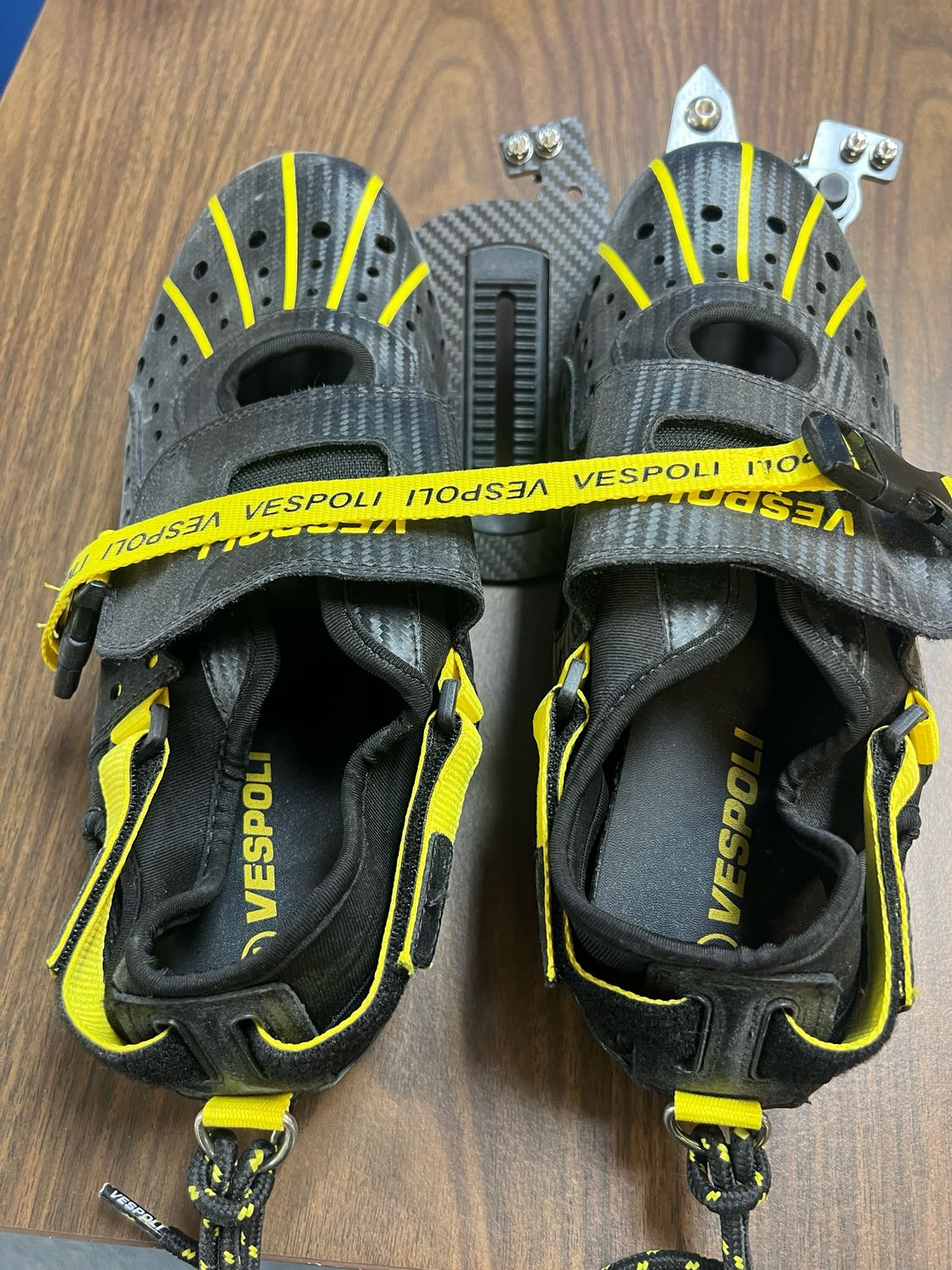 Complete Steering Shoe Plate for Offset Footboard (not included) with Shoes
