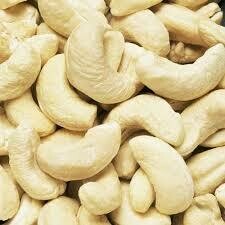 Whole Cashews Raw per 100g