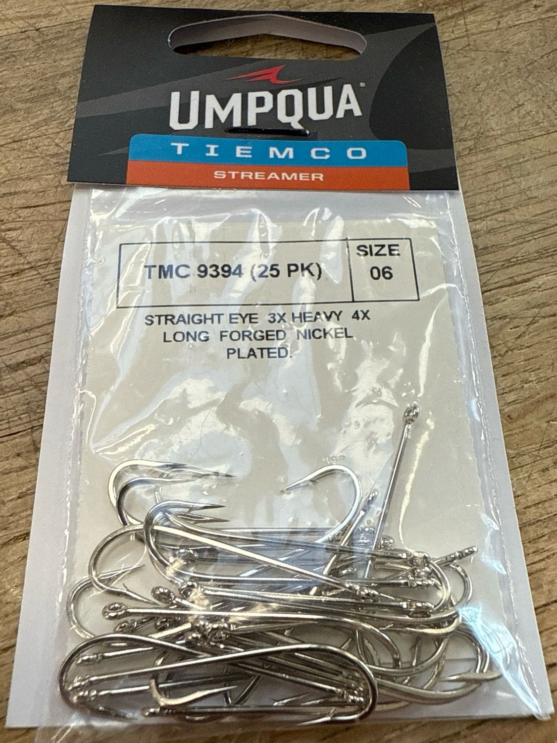 TMC 9394 Streamer Hooks. Pack Of 25 / Size 6