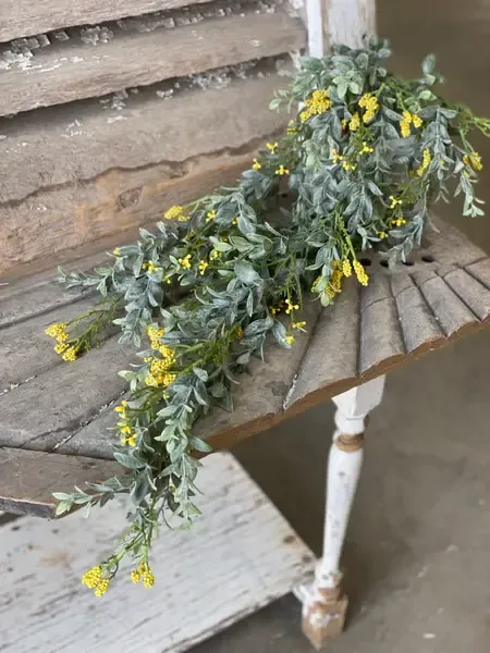 Nottingham Berry Hanging Yellow 33”