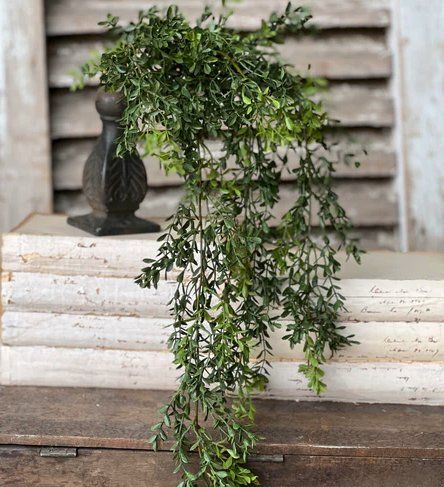 New England Realistic Boxwood Hanging 32.5”