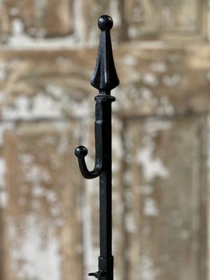 Finial Wreath Holder 21.5”
