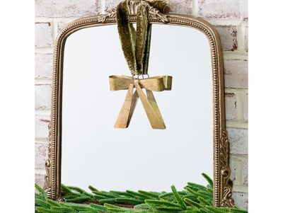 Metal Bow Hanger