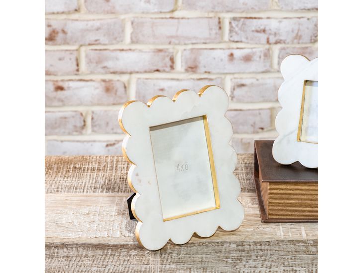 4" X 6" Marble Scalloped Frame
