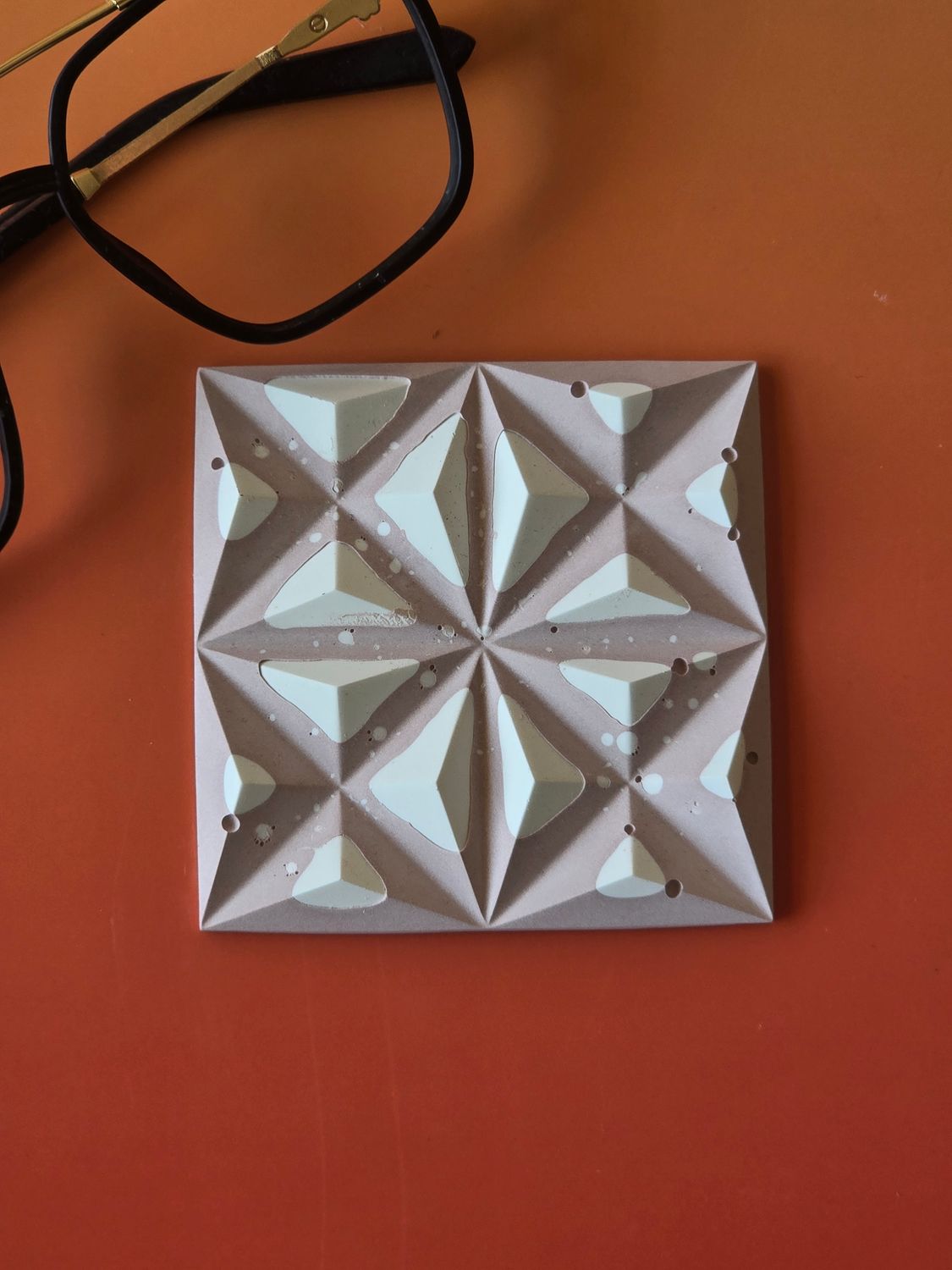 Geometryczna podkładka 1 – unikatowa dekoracja