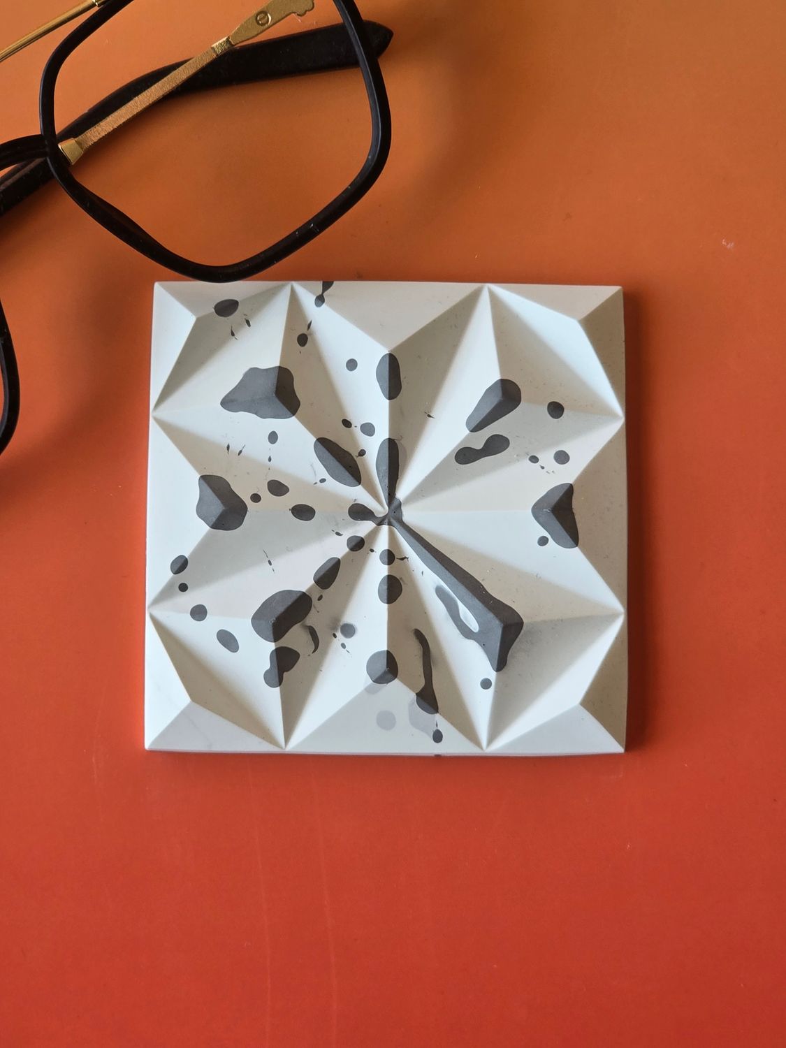 Geometryczna podkładka 3 – unikatowa dekoracja