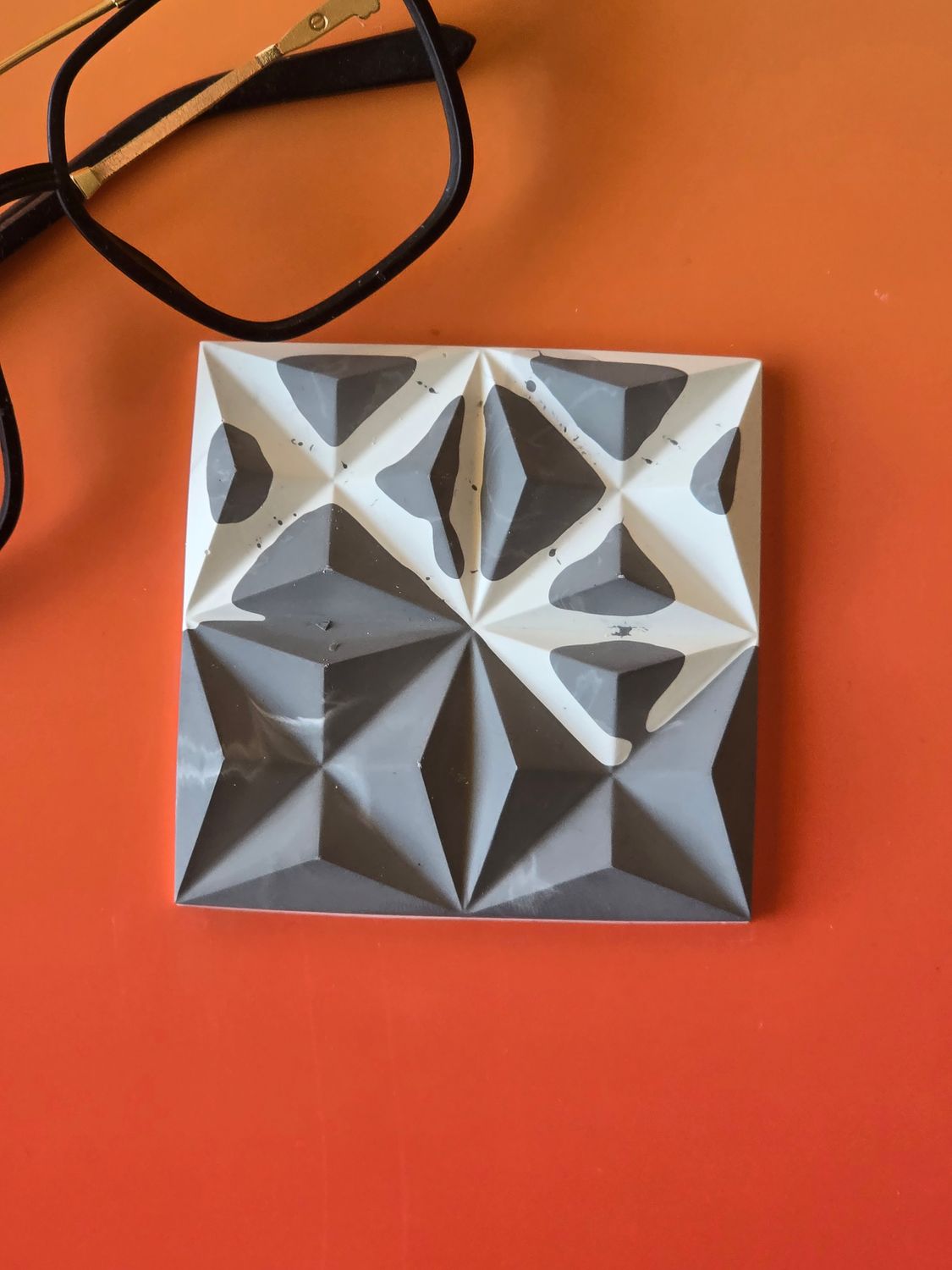 Geometryczna podkładka 5 – unikatowa dekoracja