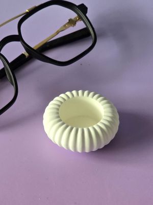 ŚWIECZNIK MINI PĄCZEK – minimalistyczna dekoracja o zaokrąglonej formie