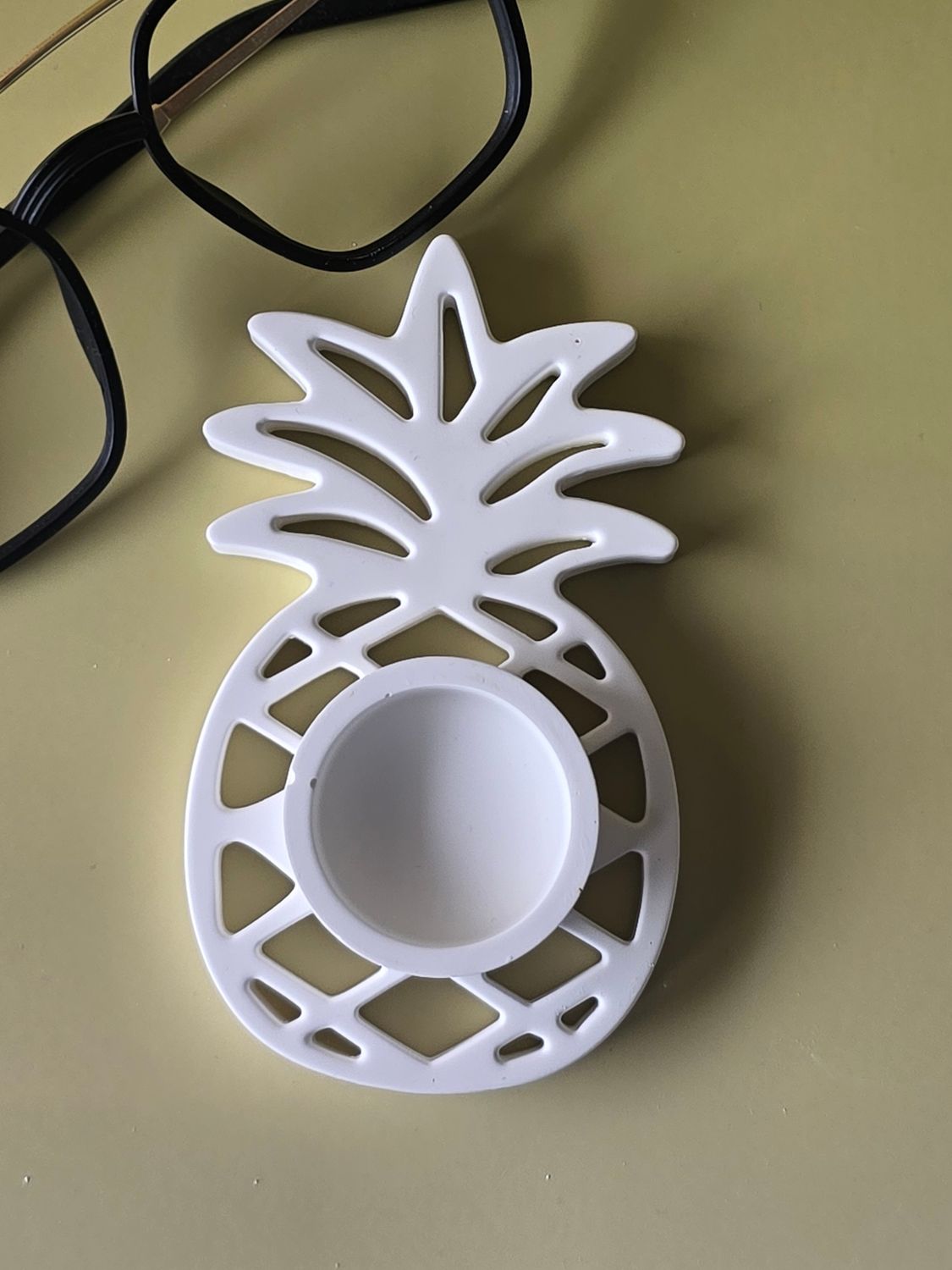 ŚWIECZNIK ANANAS – egzotyczna dekoracja inspirowana naturą