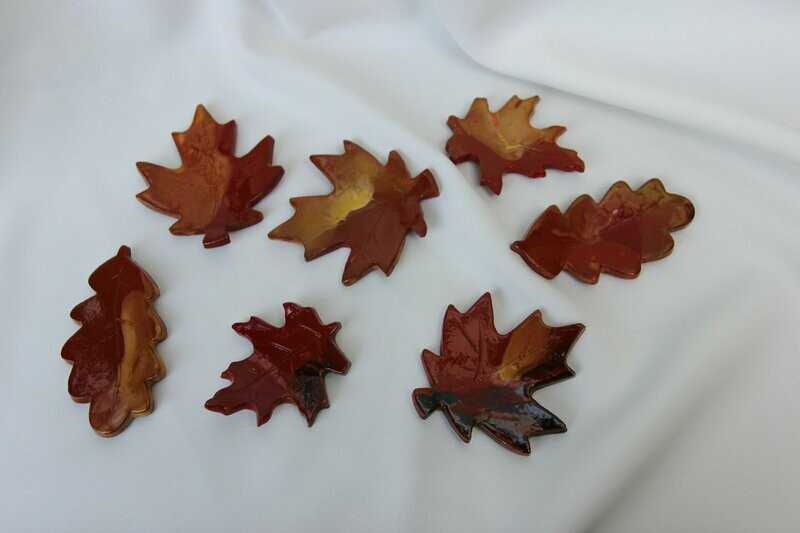 1 Set (7 Stück) Herbstlaub, Laubblätter, Blätter aus Keramik 1 Set (7 Stück) Herbstlaub, Laubblätter, Blätter aus Keramik