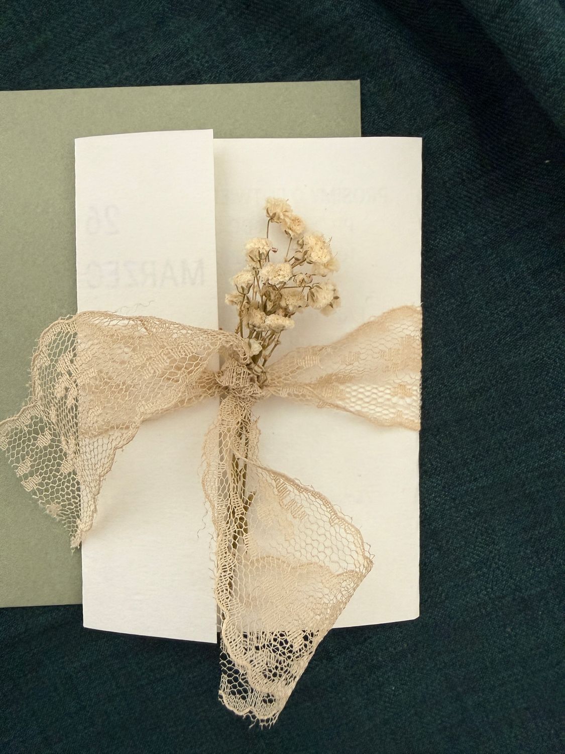 Personalizowane zaproszenie ślubne z kwiatowymi inicjałami – Botanical Love