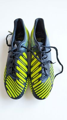 ​Młodzieżowe korki do gry w piłkę Adidas Predator
