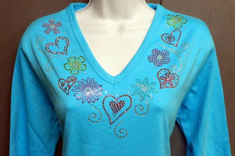 HEARTS & FLOWERS Neckline