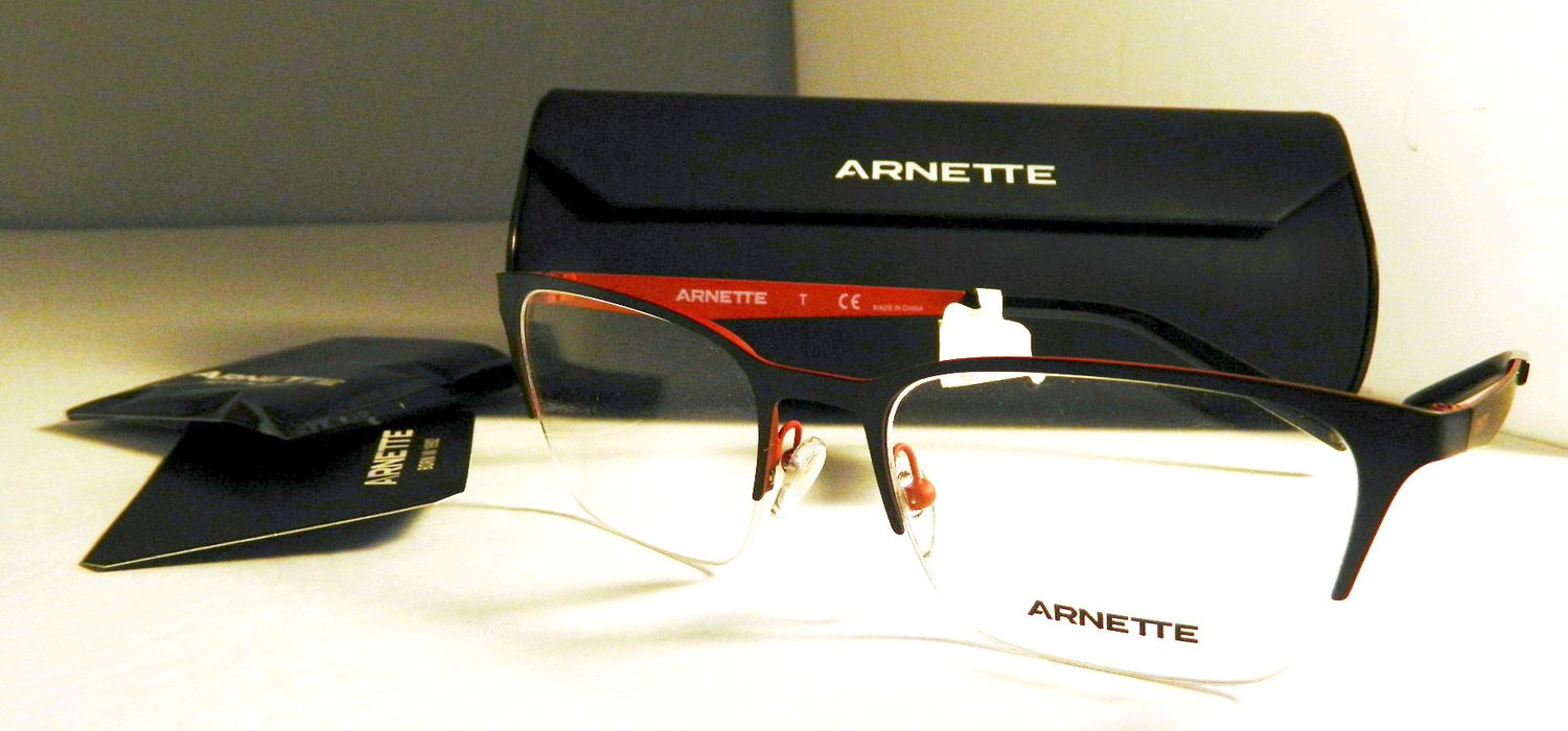 ARNETTE "MAKAII" -OAN6126 w Hard Case
