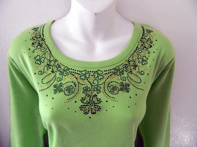 Shamrock Neckline- Rd Neckline w Embellished Sleeves